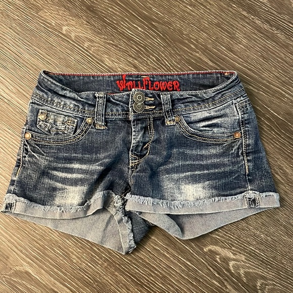 Wallflower Jean shorts - Picture 1 of 3